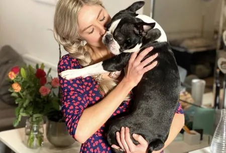 dr megan rossi kissing her dog