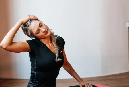 dr megan rossi meditating