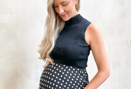 Megan rossi pregnant holding bump